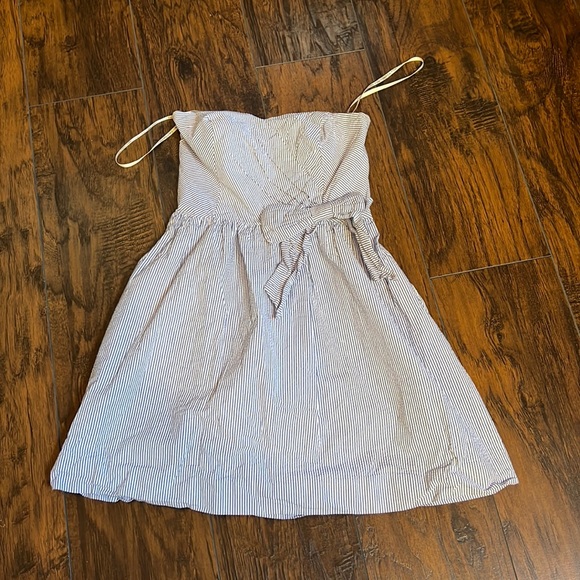 Lilly Pulitzer Henrietta Blue White Seersucker Stripe Strapless Bow Dress - Picture 2 of 12